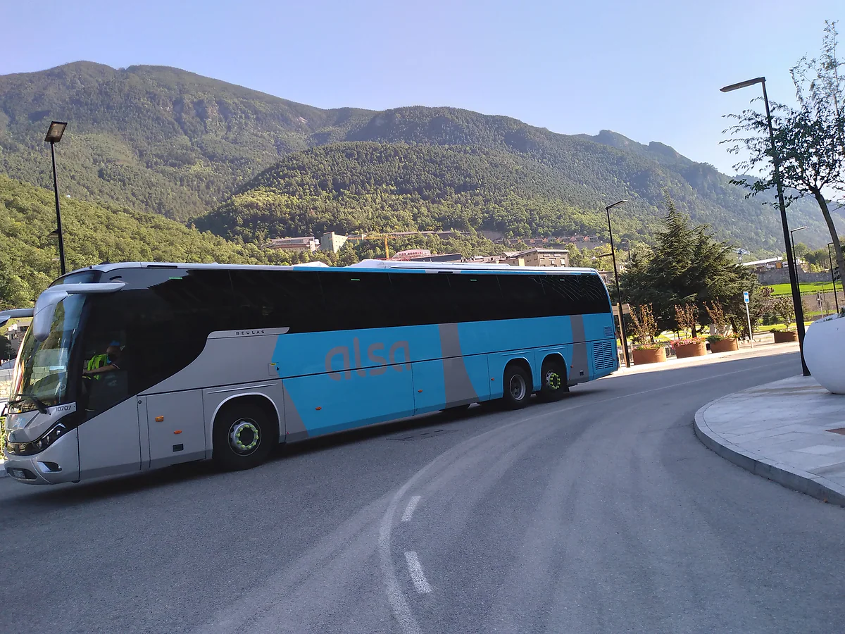 Autocar de Alsa en Andorra la Vella, de los que enlazan el país con Barcelona y su aeropuerto