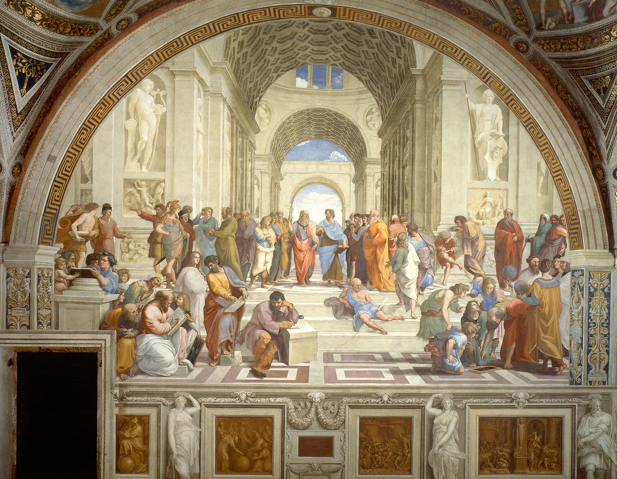 Fresco completo de La Escuela de Atenas, de Rafael, con los filósofos bajo arcos y su marco arquitectónico pintado.